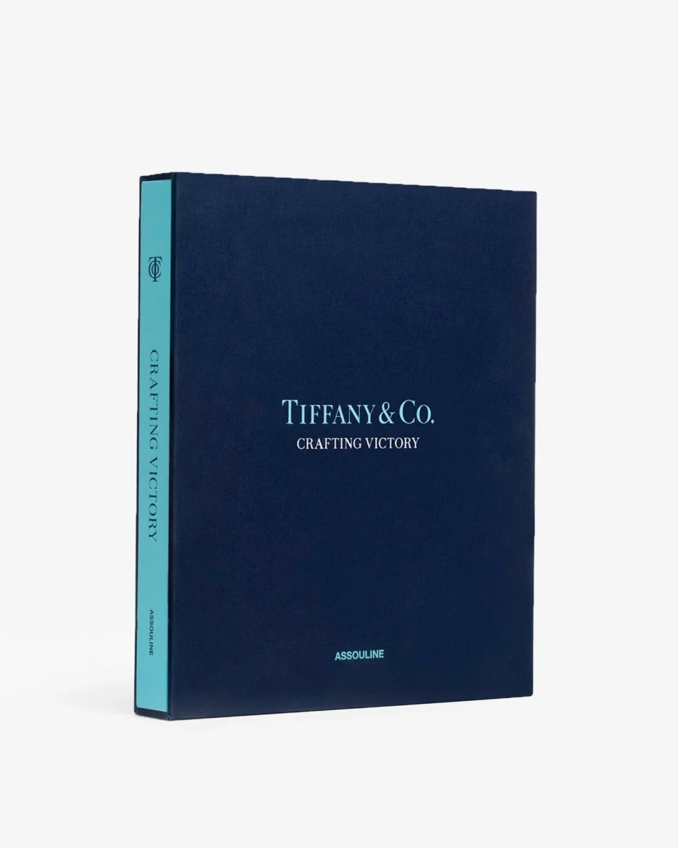 Livre design Tiffany & Co. Crafting Victory – Assouline