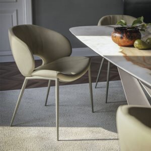 MIRANDA ML Chaise design avec structure métallique embossée et dossier perforé, assise rembourrée en tissu ou cuir. Disponible chez D-Style Interior.