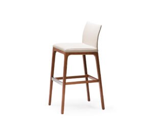 Arcadia Tabouret au design minimaliste, assise rembourrée et structure bois raffinée. Disponible chez D-Style Interior.