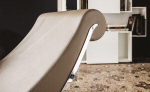 Sylvester Chaise longue de Cattelan Italia : design fluide, structure en acier et bois, confort absolu et finitions luxueuses. Disponible chez D-Style Interior.