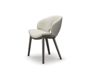 MIRANDA Wood Chaise design en bois avec dossier perforé et assise rembourrée en tissu ou cuir. Disponible chez D-Style Interior.