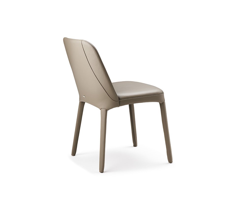 Wilma chaise design de Cattelan Italia : lignes courbes, assise enveloppante et confort supérieur pour une élégance intemporelle. Disponible chez D-Style Interior.