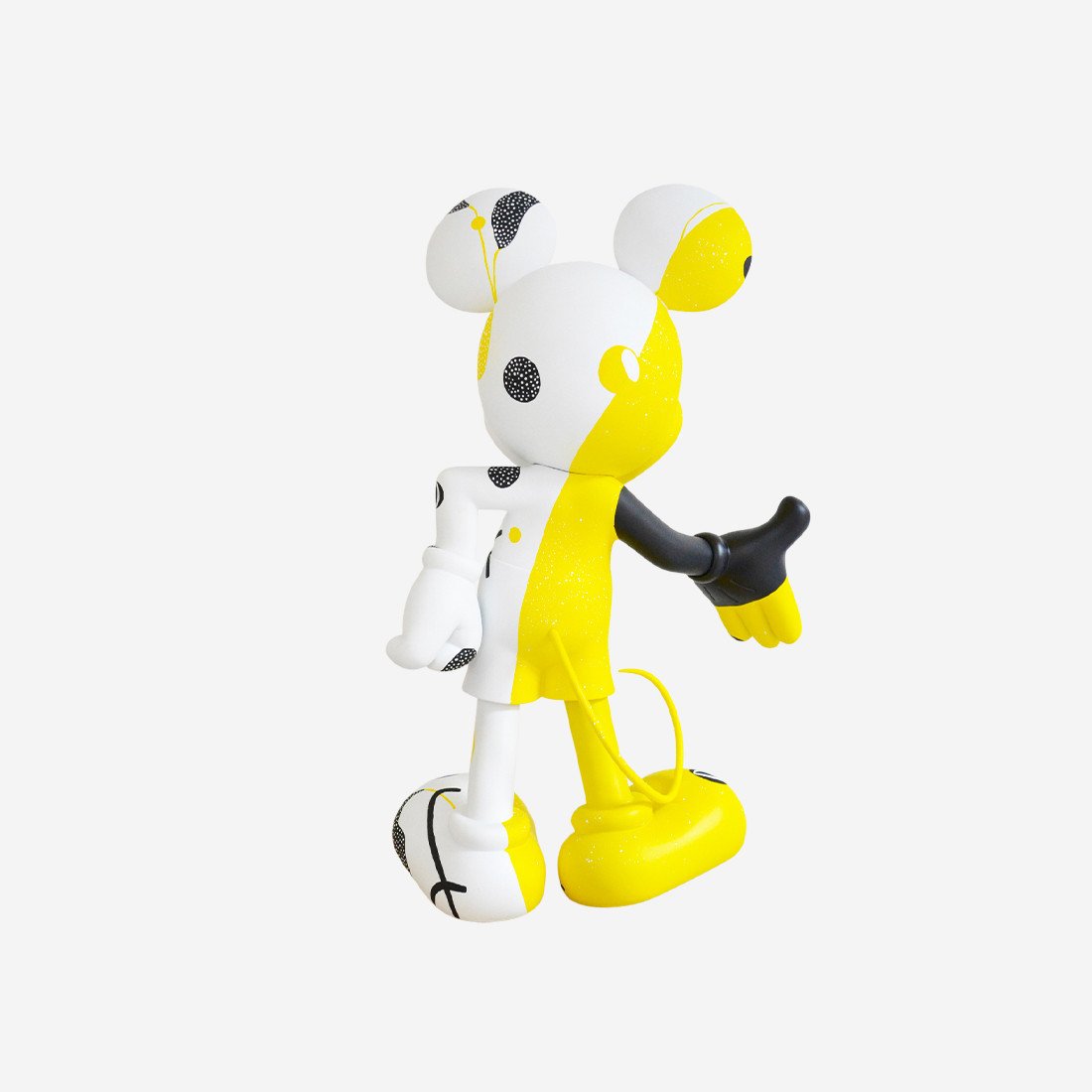 Mickey Cosmic Medium, Sculpture design haut de gamme Leblon Delienne, résine peinte à la main, disponible chez D-Style Interior