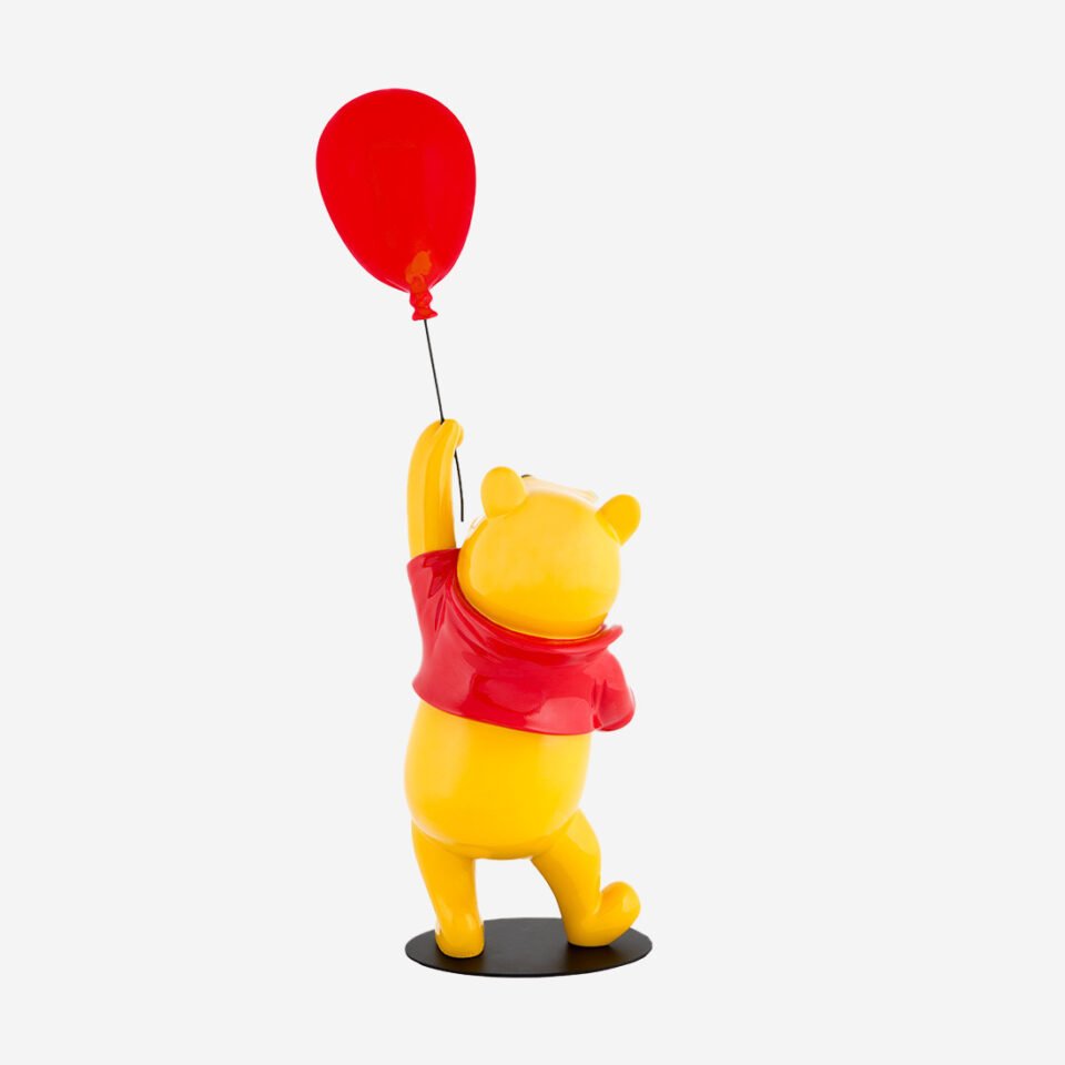 Winnie l’Ourson Medium, Sculpture design haut de gamme Leblon Delienne, douce et joyeuse, inspirée du célèbre ours Disney. Disponible chez D-Style Interior