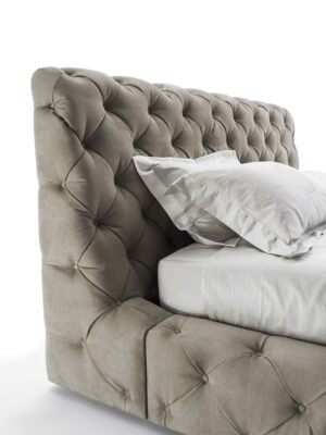 Caracciolo Lit design haut de gamme Vittoria Frigerio avec capitonné artisanal et lignes modernes. Disponible chez D-Style Interior.