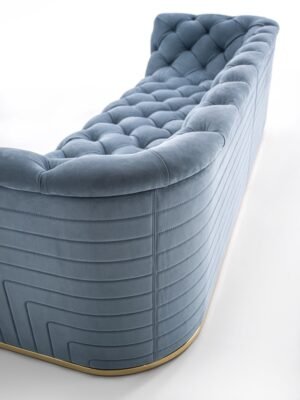 Caracciolo canapé design haut de gamme par Vittoria Frigerio, un canapé capitonné réalisé à la main au charme royal. Disponible chez D-Style Interior.