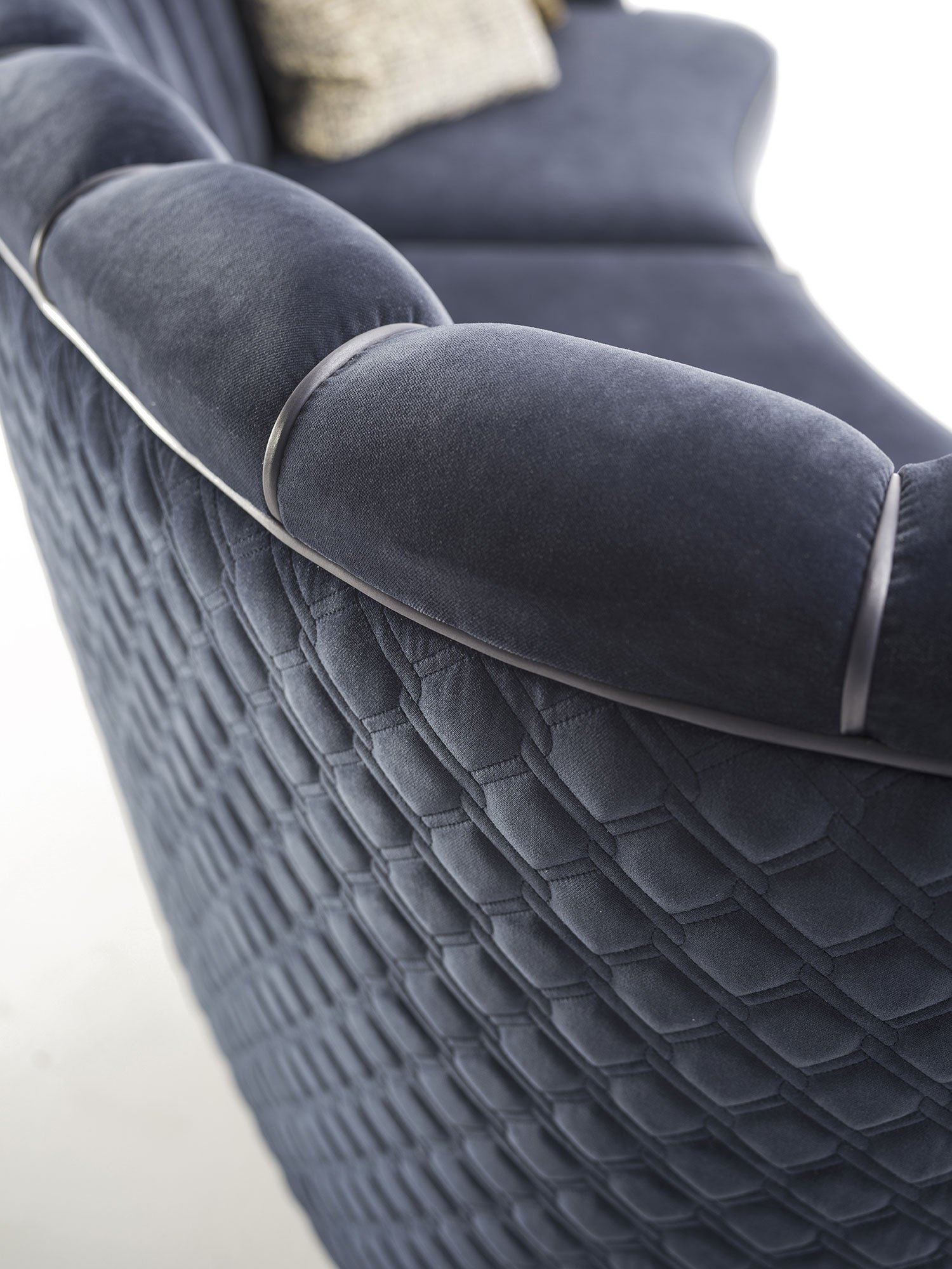 Farnese canapé design haut de gamme par Vittoria Frigerio, un canapé modulable alliant élégance, confort et finitions artisanales. Disponible chez D-Style Interior.