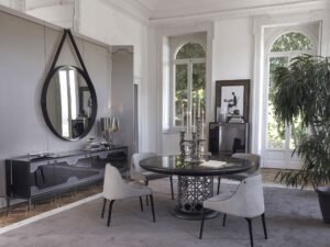 Palladio miroir par Vittoria Frigerio avec sangle en cuir, cadre métallique et verre bronzé chanfreiné. Disponible chez D-Style Interior.