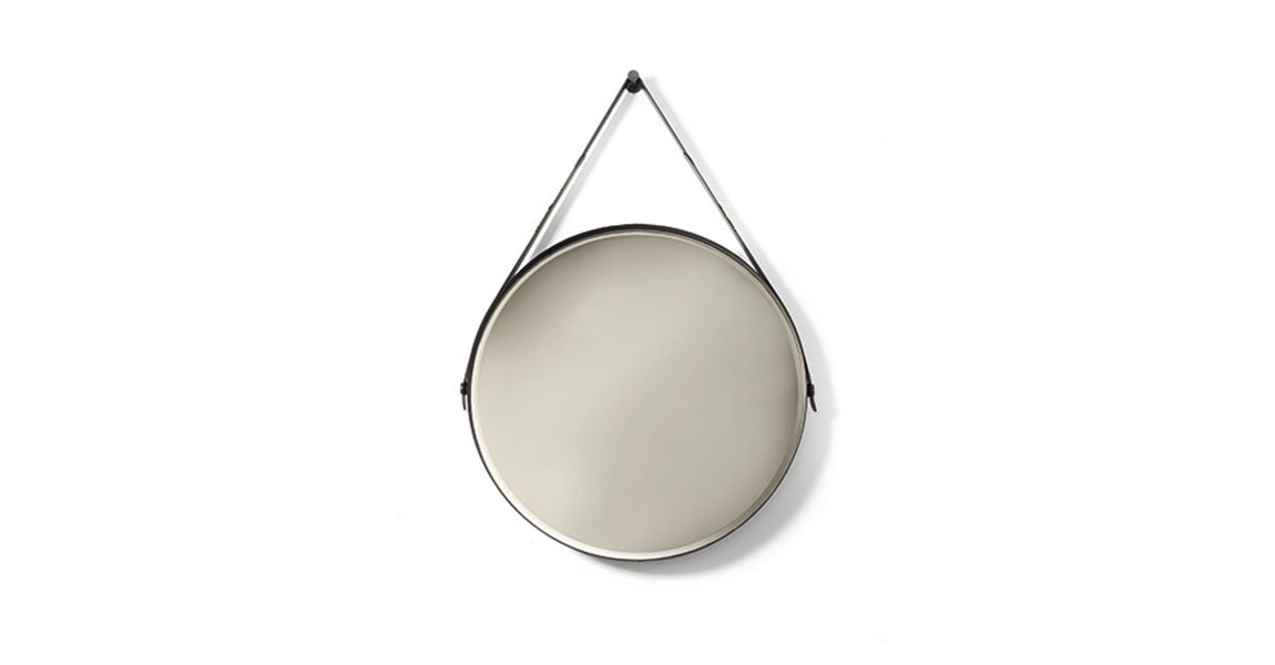 Palladio miroir par Vittoria Frigerio avec sangle en cuir, cadre métallique et verre bronzé chanfreiné. Disponible chez D-Style Interior.