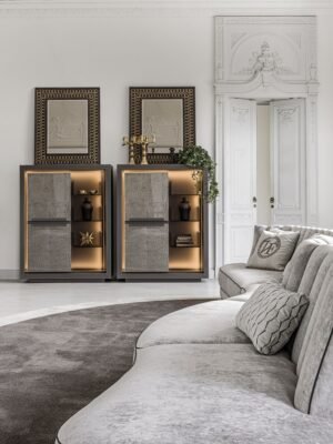 Lanza Cabinet design haut de gamme en cuir avec étagères en verre bronze et éclairage LED. Disponible chez D-Style Interior.