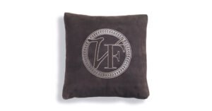 Glam Collection coussins design de Vittoria Frigerio, un ensemble élégant en tissu ou cuir avec détails raffinés. Disponible chez D-Style Interior.