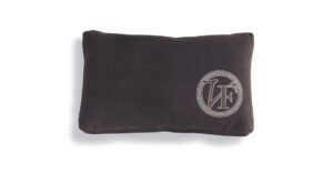 Glam Collection coussins design de Vittoria Frigerio, un ensemble élégant en tissu ou cuir avec détails raffinés. Disponible chez D-Style Interior.