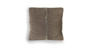 Glam Collection coussins design de Vittoria Frigerio, un ensemble élégant en tissu ou cuir avec détails raffinés. Disponible chez D-Style Interior.