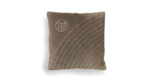Glam Collection coussins design de Vittoria Frigerio, un ensemble élégant en tissu ou cuir avec détails raffinés. Disponible chez D-Style Interior.