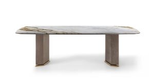 Pinto table de Vittoria Frigerio, avec plateau en marbre biseauté et base matelassée en cuir. Un design luxueux et personnalisable. Disponible chez D-Style Interior.