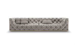 Caracciolo canapé design haut de gamme par Vittoria Frigerio, un canapé capitonné réalisé à la main au charme royal. Disponible chez D-Style Interior.