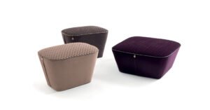 Dosi pouf de Vittoria Frigerio, forme évasée, matelassage élégant et finitions soignées. Disponible chez D-Style Interior.