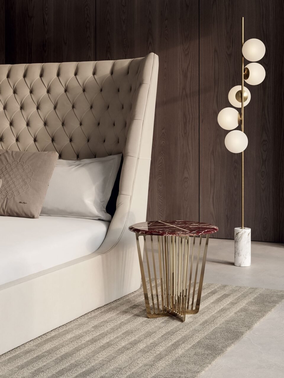 Alfieri table d’appoint en marbre avec base métallique sculpturale, signée Vittoria Frigerio. Élégance, lignes graphiques et finitions premium. Disponible chez D-Style Interior.