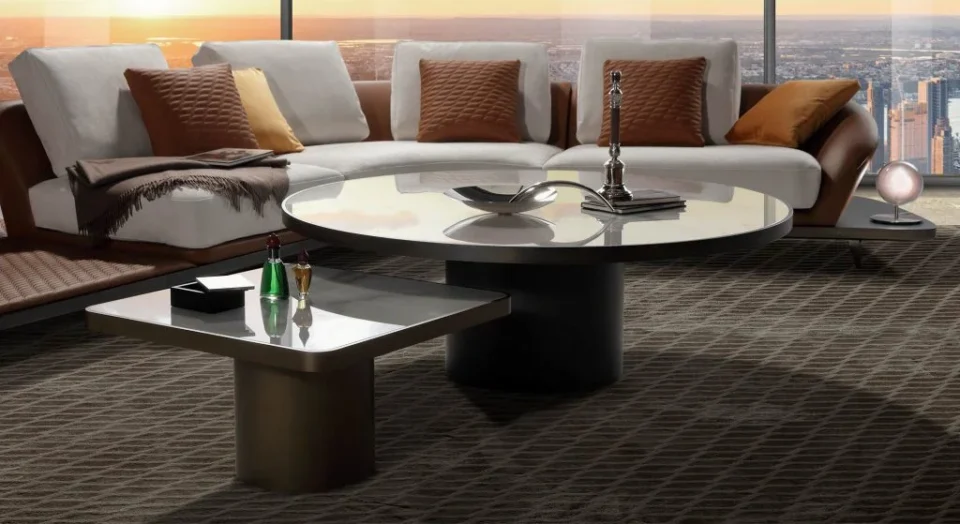 Tau 40 table basse design haut de gamme en laiton et verre par Reflex Angelo, alliance parfaite entre artisanat italien et élégance moderne. Disponible chez D-Style Interior.