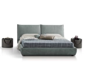 Cocoon Night Lit king-size en cuir avec structure tressée et design élégant. Alliance parfaite entre confort, artisanat et modernité. Disponible chez D-Style Interior.