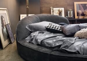 Découvrez le lit Jazz Night, un lit en cuir avec design circulaire et coutures raffinées. Disponible chez D-Style Interior.