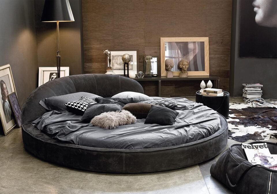 Découvrez le lit Jazz Night, un lit en cuir avec design circulaire et coutures raffinées. Disponible chez D-Style Interior.