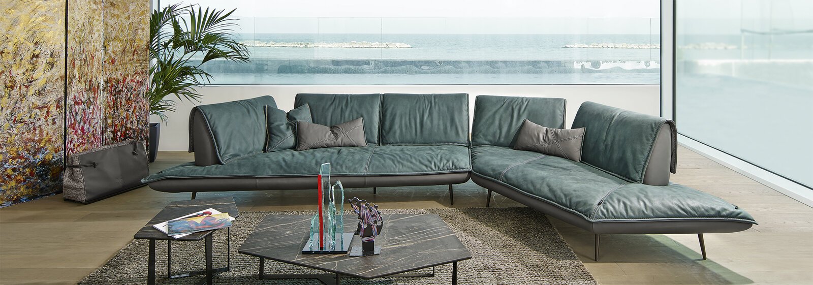 Escape canapé de Gamma Arredamenti, un canapé haut de gamme modulable en cuir au design contemporain et aux finitions artisanales. Disponible chez D-Style Interior.