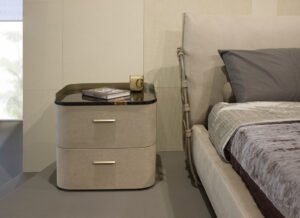 Baku table de chevet Baku de Gamma Arredamenti, un meuble en cuir et métal au design raffiné. Élégance italienne et savoir-faire artisanal chez D-Style Interior.