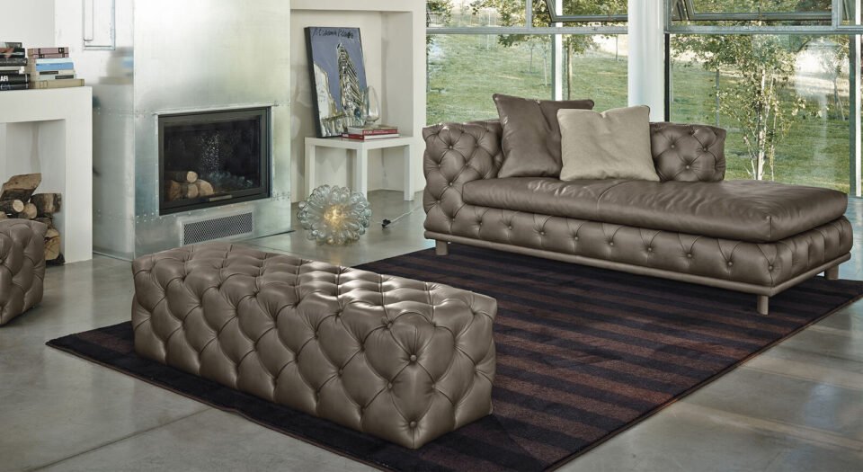 Aston de Gamma Arredamenti, un banc design raffiné aux finitions artisanales, idéal pour compléter votre intérieur. Disponible chez D-Style Interior.