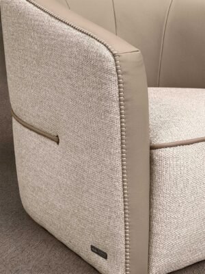 Lady Sharon fauteuil design haut de gamme par Gamma Arredamenti, alliance d’élégance contemporaine et de finitions sur mesure. Compact, confortable et raffiné. Disponible chez D-Style Interior.