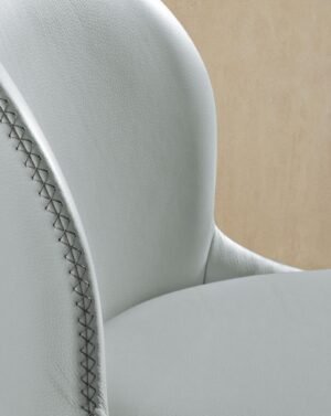 Medea CHRST, un tabouret design en cuir signé Gamma Arredamenti. Élégant, confortable et raffiné, disponible chez D-Style Interior.