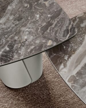Block table basse de Gamma Arredamenti, un modèle haut de gamme en cuir avec plateau en verre, céramique ou marbre. Élégance italienne chez D-Style Interior.